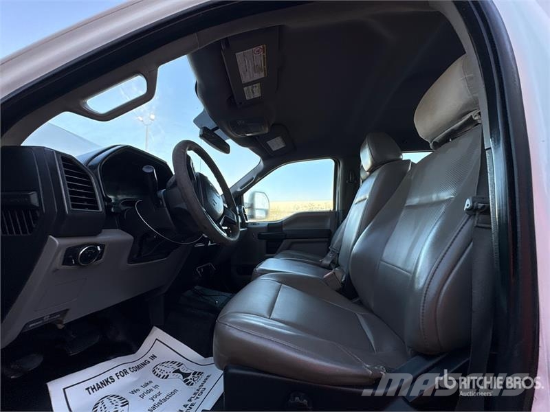 Ford F-250 شاحنات مسطحة/مفصلية الجوانب