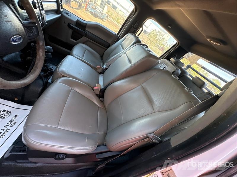 Ford F-250 Tovornjaki s kesonom/platojem