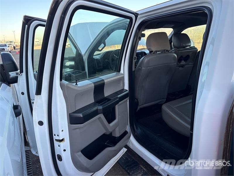 Ford F-250 شاحنات مسطحة/مفصلية الجوانب