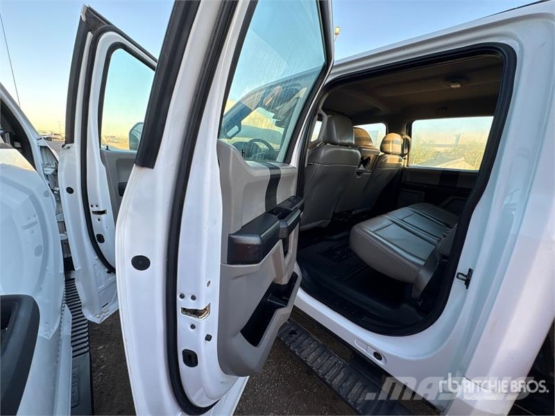 Ford F-250 平ボディー