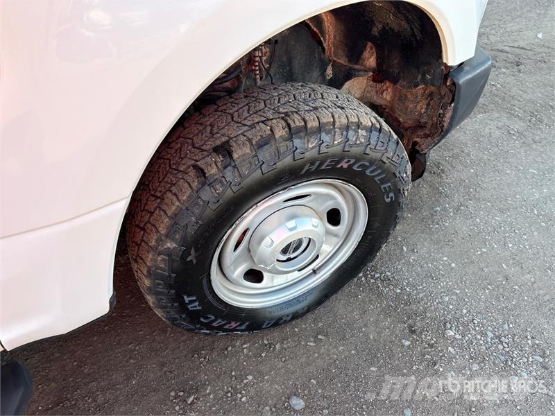 Ford F-250 Tovornjaki s kesonom/platojem