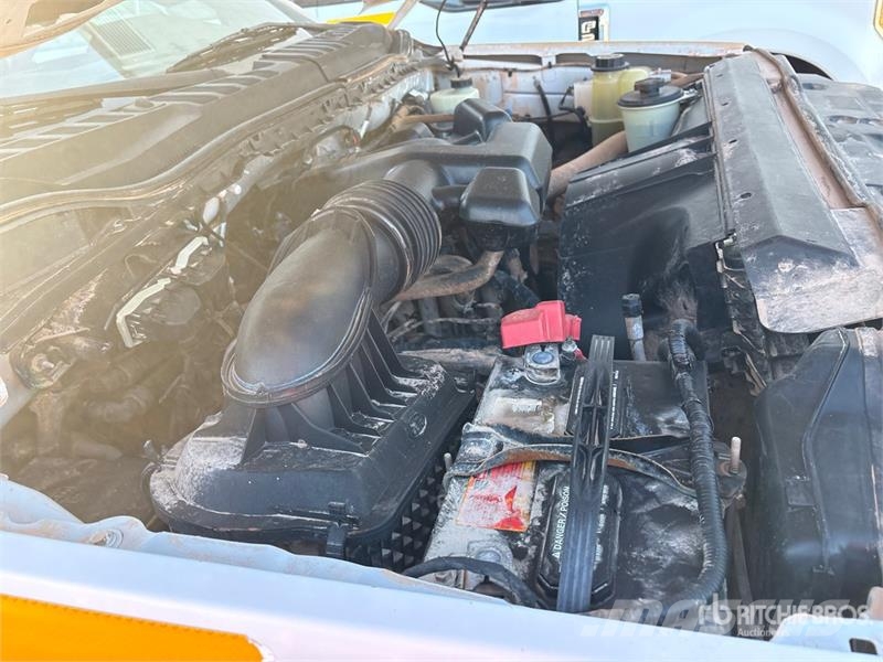 Ford F-250 Tovornjaki s kesonom/platojem