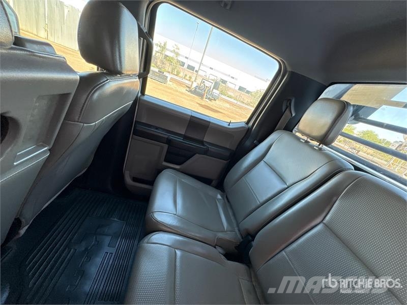 Ford F-250 Platós / Ponyvás teherautók