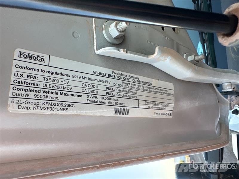 Ford F-250 Vieglais kravas automobilis/izkraušana no sāniem