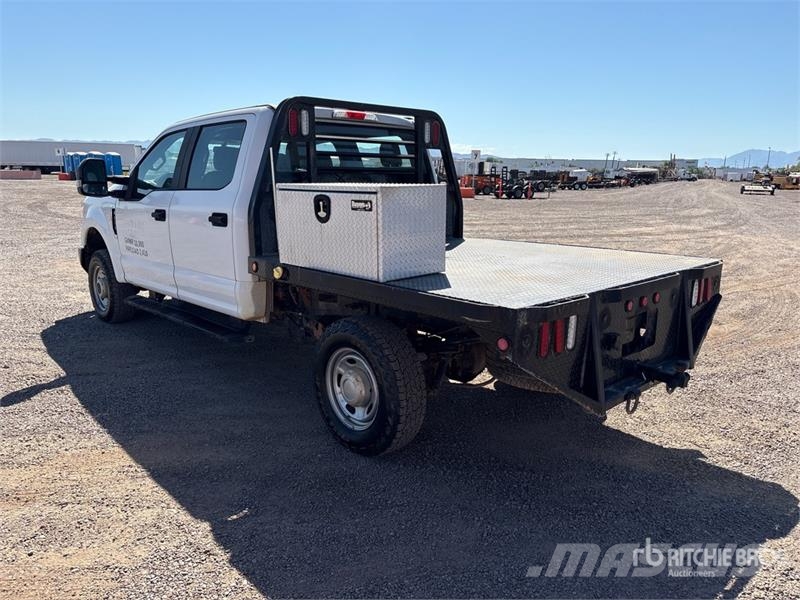 Ford F-250 Platós / Ponyvás teherautók