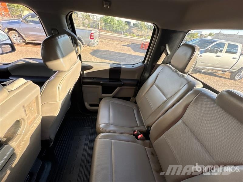 Ford F-250 驾驶室与内部