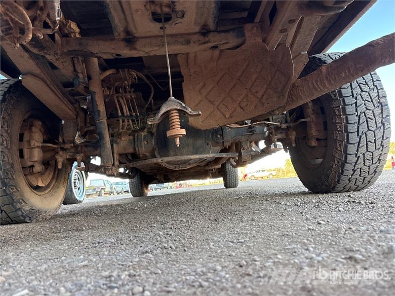 Ford F-250 شاحنات مسطحة/مفصلية الجوانب