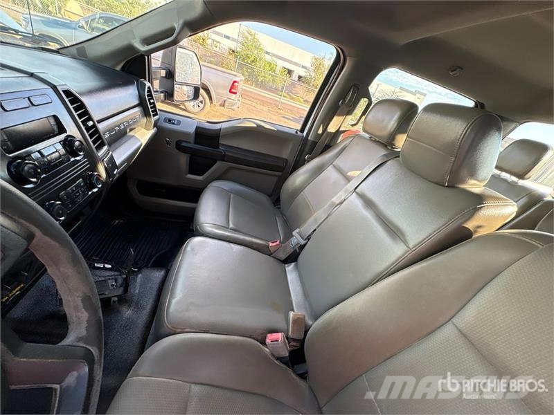 Ford F-250 驾驶室与内部