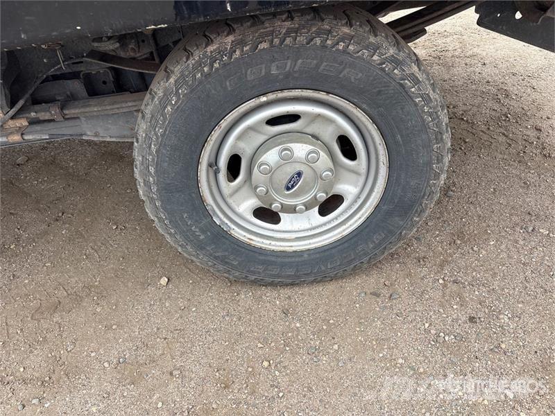 Ford F-250 平ボディー