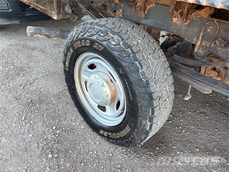 Ford F-250 شاحنات مسطحة/مفصلية الجوانب