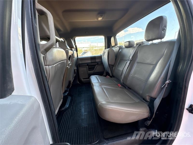 Ford F-250 Cabins and interior