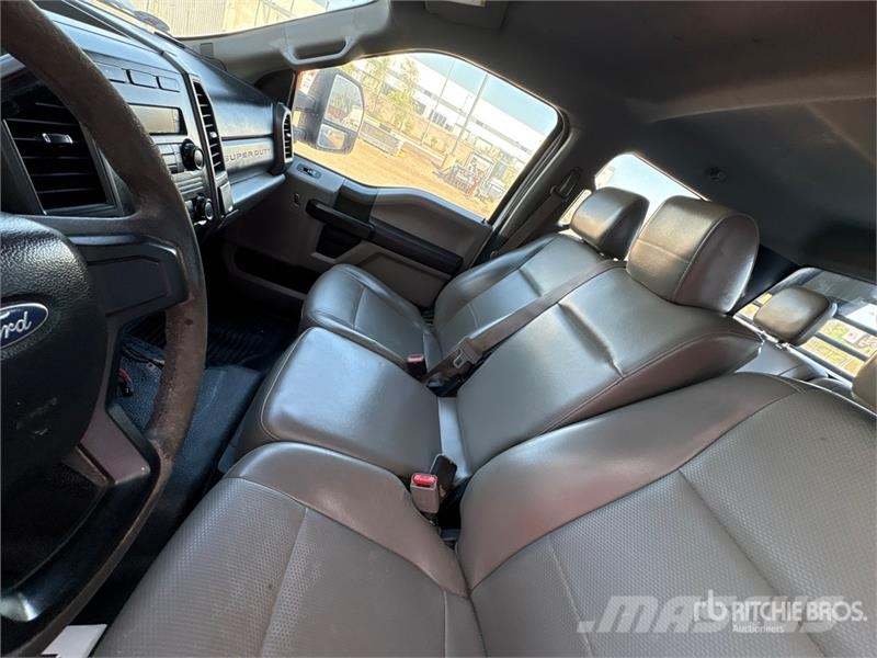 Ford F-250 Platós / Ponyvás teherautók