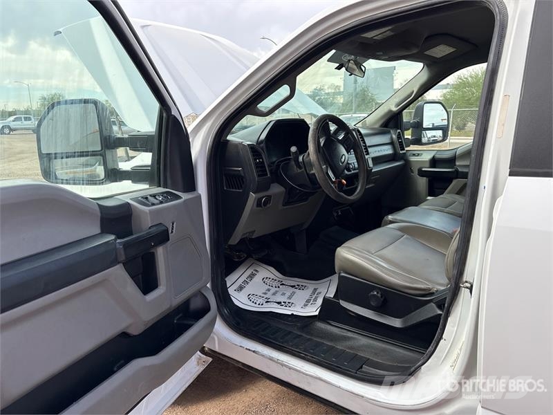 Ford F-250 Platós / Ponyvás teherautók