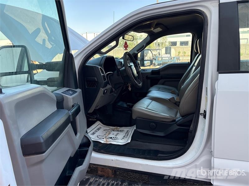 Ford F-250 Platós / Ponyvás teherautók