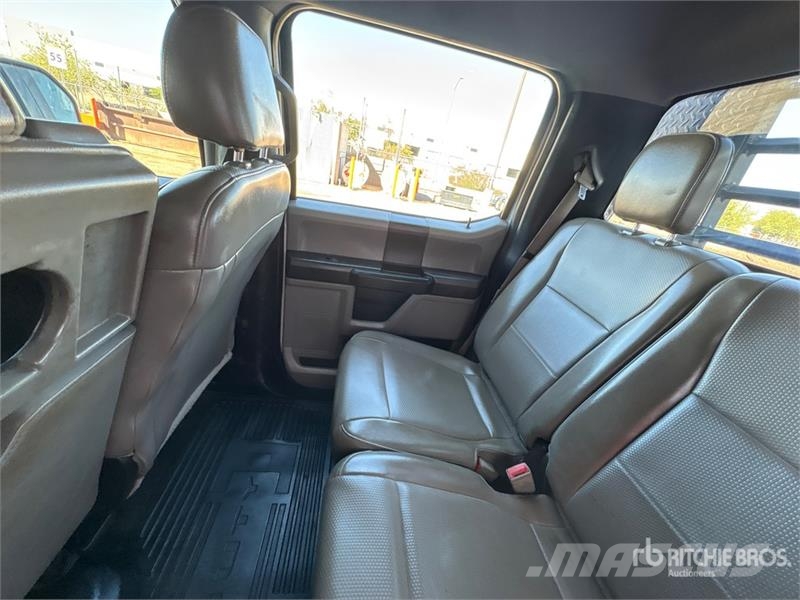 Ford F-250 Tovornjaki s kesonom/platojem