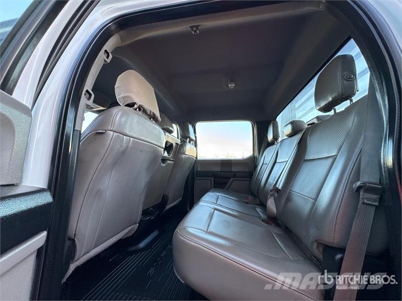 Ford F-250 شاحنات مسطحة/مفصلية الجوانب