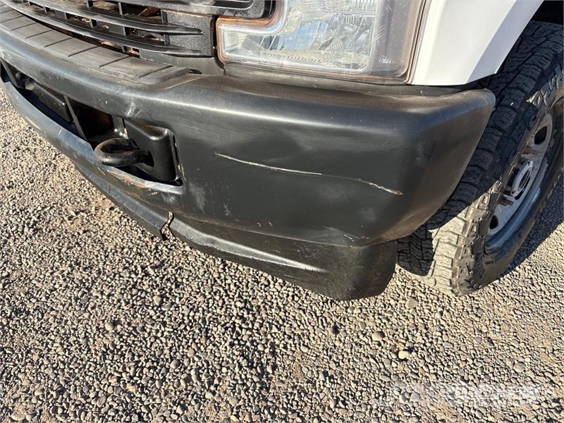 Ford F-250 Tovornjaki s kesonom/platojem