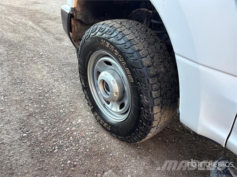 Ford F-250 平ボディー