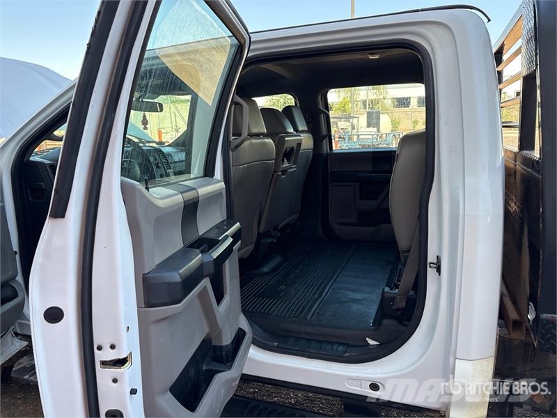 Ford F-250 Platós / Ponyvás teherautók