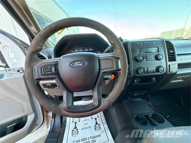 Ford F-250 Tovornjaki s kesonom/platojem