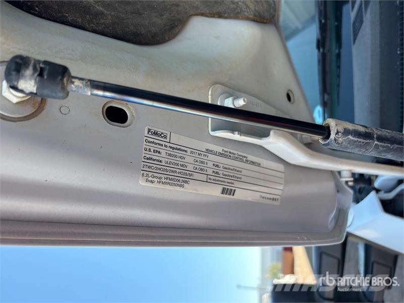 Ford F-250 Platós / Ponyvás teherautók