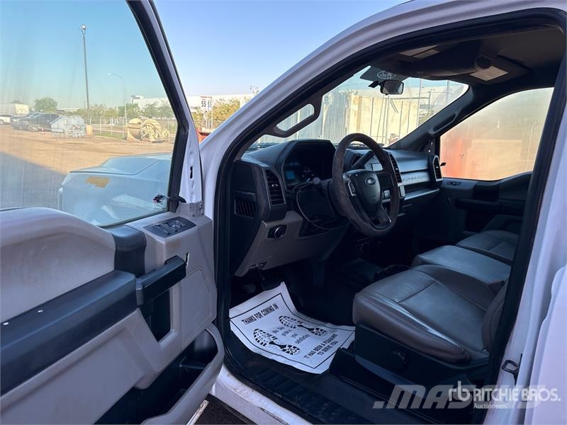 Ford F-250 Tovornjaki s kesonom/platojem