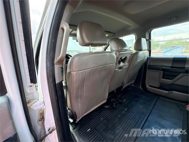 Ford F-250 Platós / Ponyvás teherautók