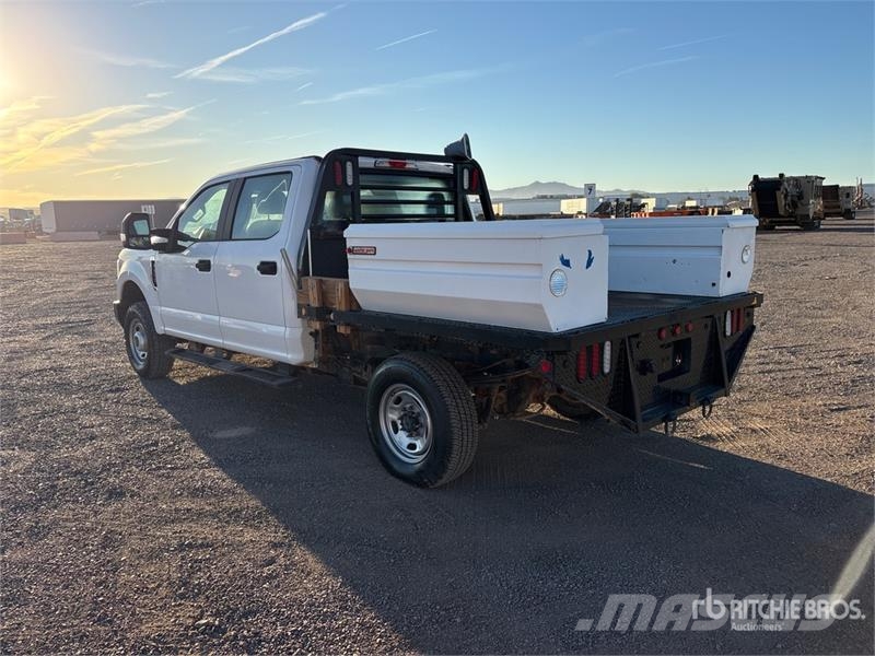 Ford F-250 Platformas/izkraušana no sāniem