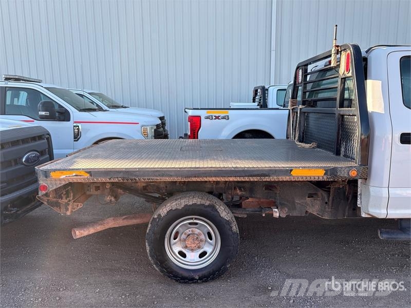 Ford F-250 Tovornjaki s kesonom/platojem