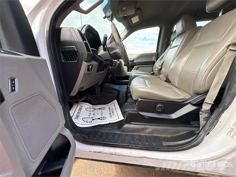 Ford F-250 Platós / Ponyvás teherautók