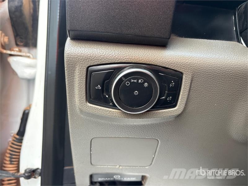 Ford F-250 皮卡.傳統半斗卡車/側卸板