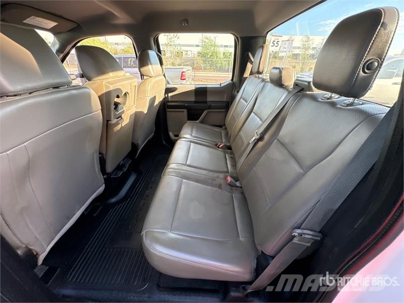 Ford F-250 驾驶室与内部