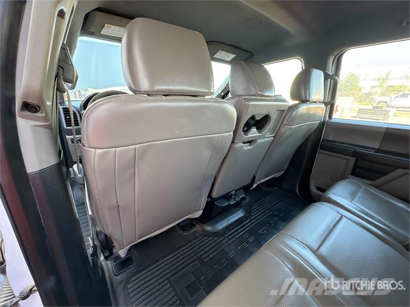 Ford F-250 Platós / Ponyvás teherautók