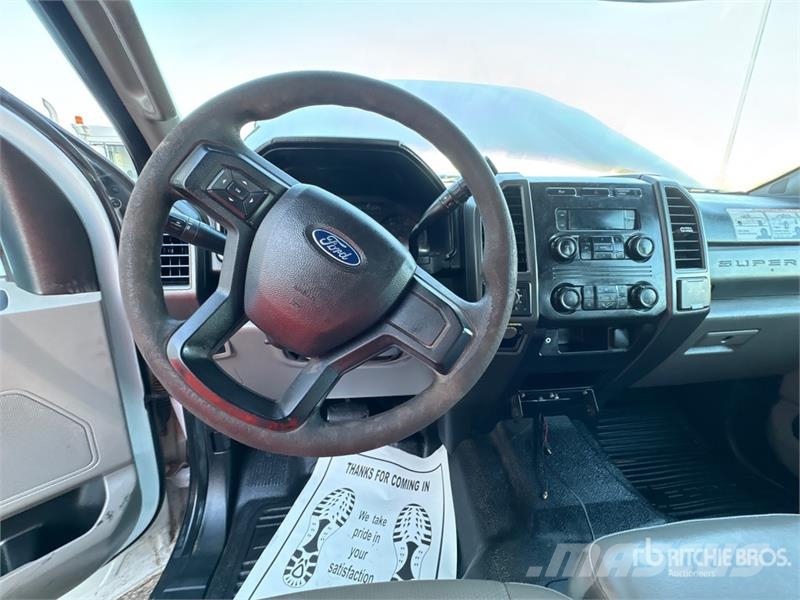 Ford F-250 شاحنات مسطحة/مفصلية الجوانب