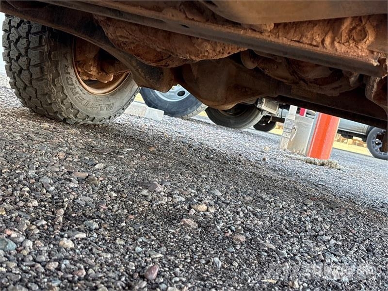 Ford F-250 平板栏板货车