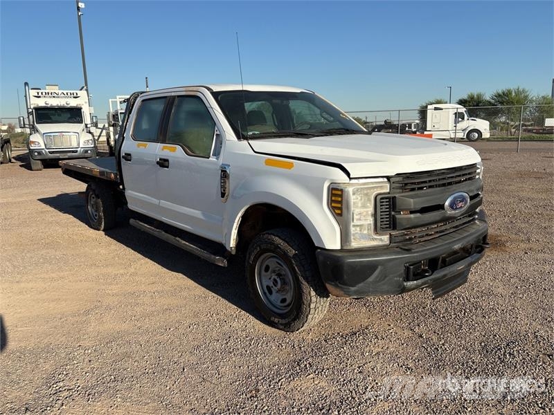 Ford F-250 Tovornjaki s kesonom/platojem