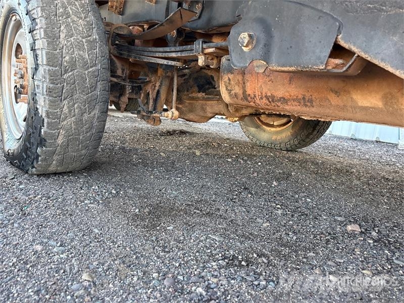 Ford F-250 平板栏板货车
