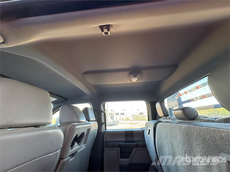 Ford F-250 Platós / Ponyvás teherautók