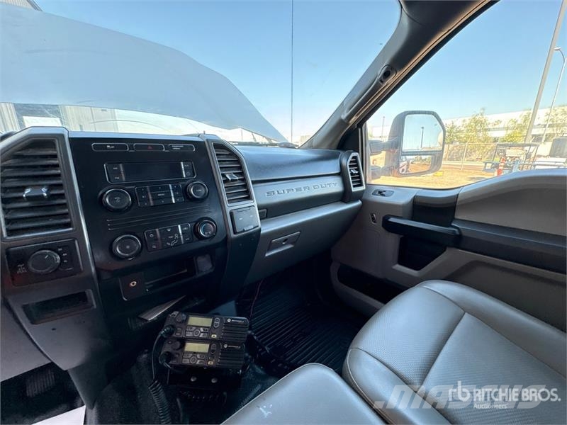 Ford F-250 Tovornjaki s kesonom/platojem