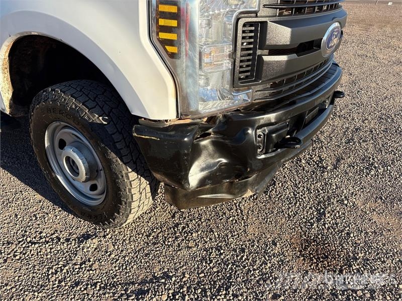 Ford F-250 شاحنات مسطحة/مفصلية الجوانب