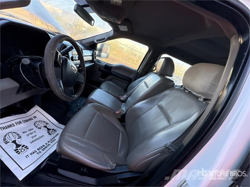 Ford F-250 شاحنات مسطحة/مفصلية الجوانب