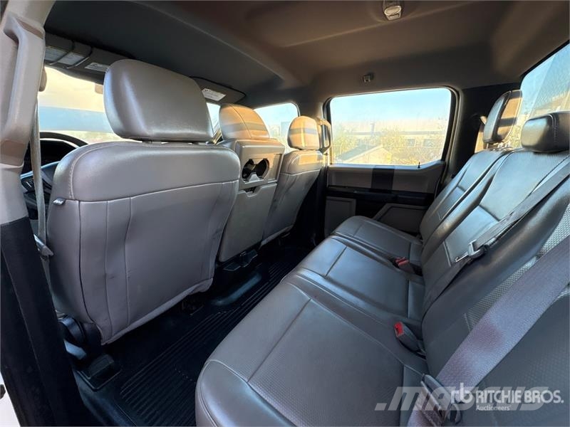 Ford F-250 平ボディー