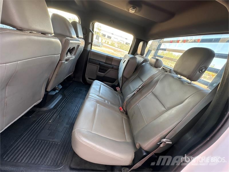 Ford F-250 Platós / Ponyvás teherautók