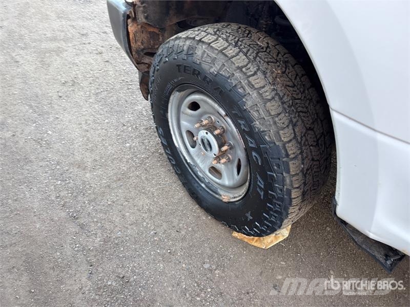Ford F-250 Tovornjaki s kesonom/platojem