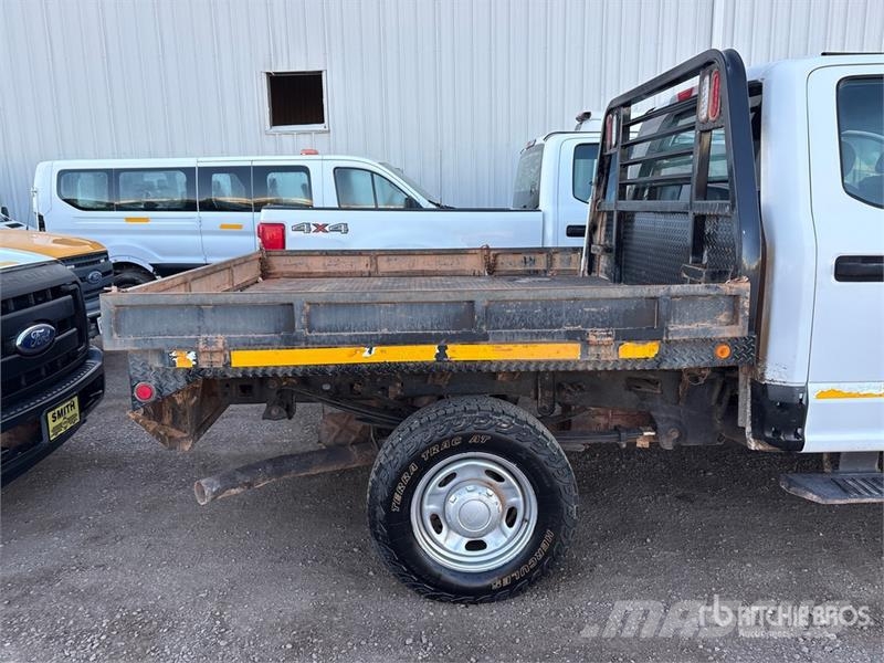 Ford F-250 شاحنات مسطحة/مفصلية الجوانب