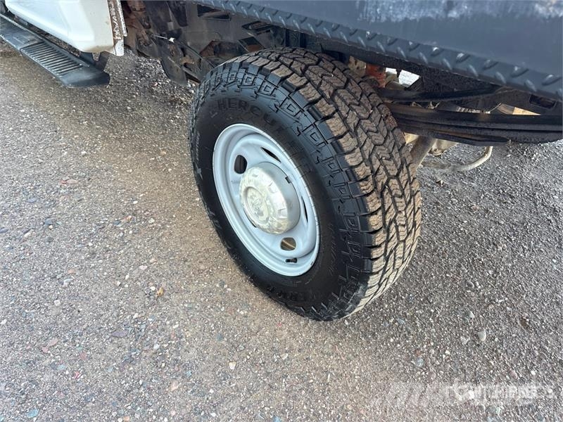 Ford F-250 Tovornjaki s kesonom/platojem