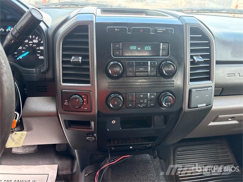 Ford F-250 皮卡.傳統半斗卡車/側卸板