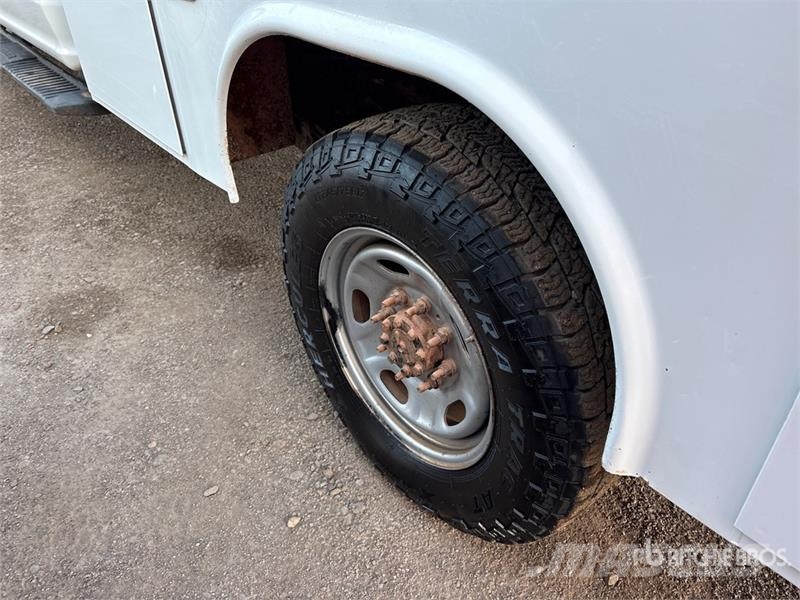 Ford F-250 Vieglais kravas automobilis/izkraušana no sāniem