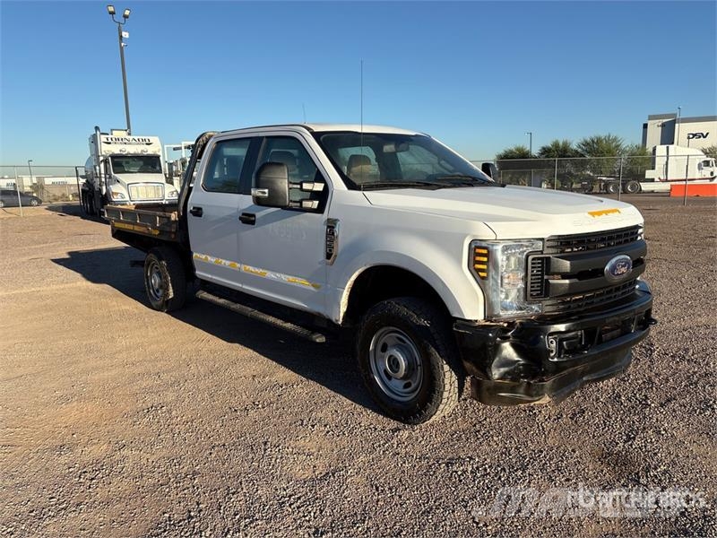 Ford F-250 شاحنات مسطحة/مفصلية الجوانب