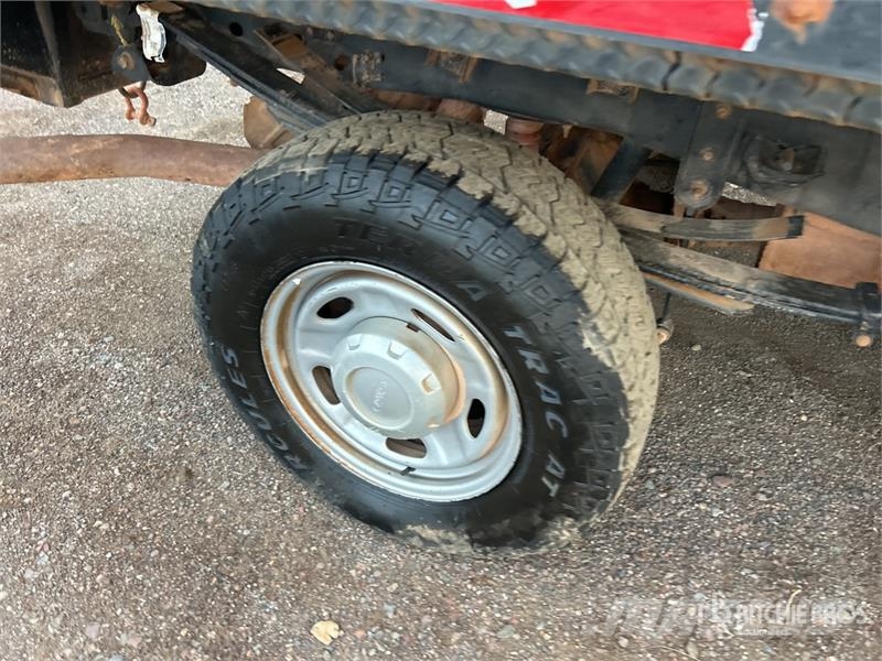 Ford F-250 Flatbed / Dropside trucks